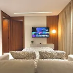 Chic & Cozy Apartment With Parking Near Cfc