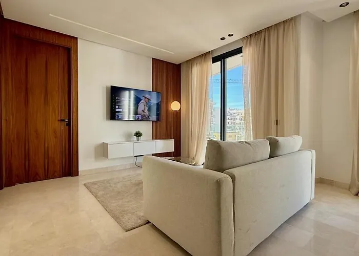 Chic & Cozy Apartment With Parking Near Cfc