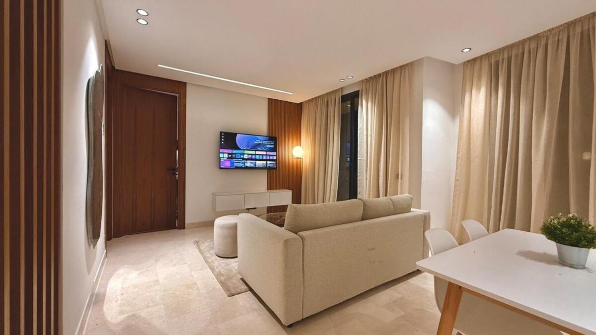 Chic & Cozy With Parking Near Cfc Apartment *