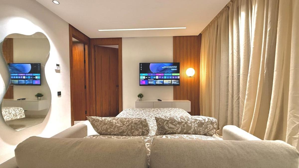 Chic & Cozy With Parking Near Cfc Apartment *